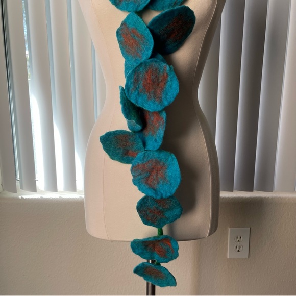 Brand New Handmade Felted Wool Flower Boa Garland Scarf - Picture 7 of 12